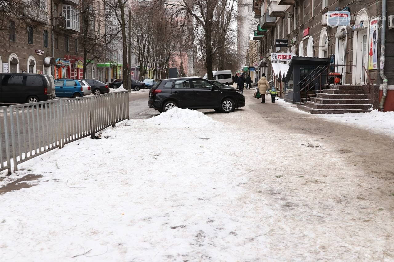 Натисни щоб дізнатись більше про: У Дніпрі перевіряють прибирання ялинкових ринків: порушників очікує штраф