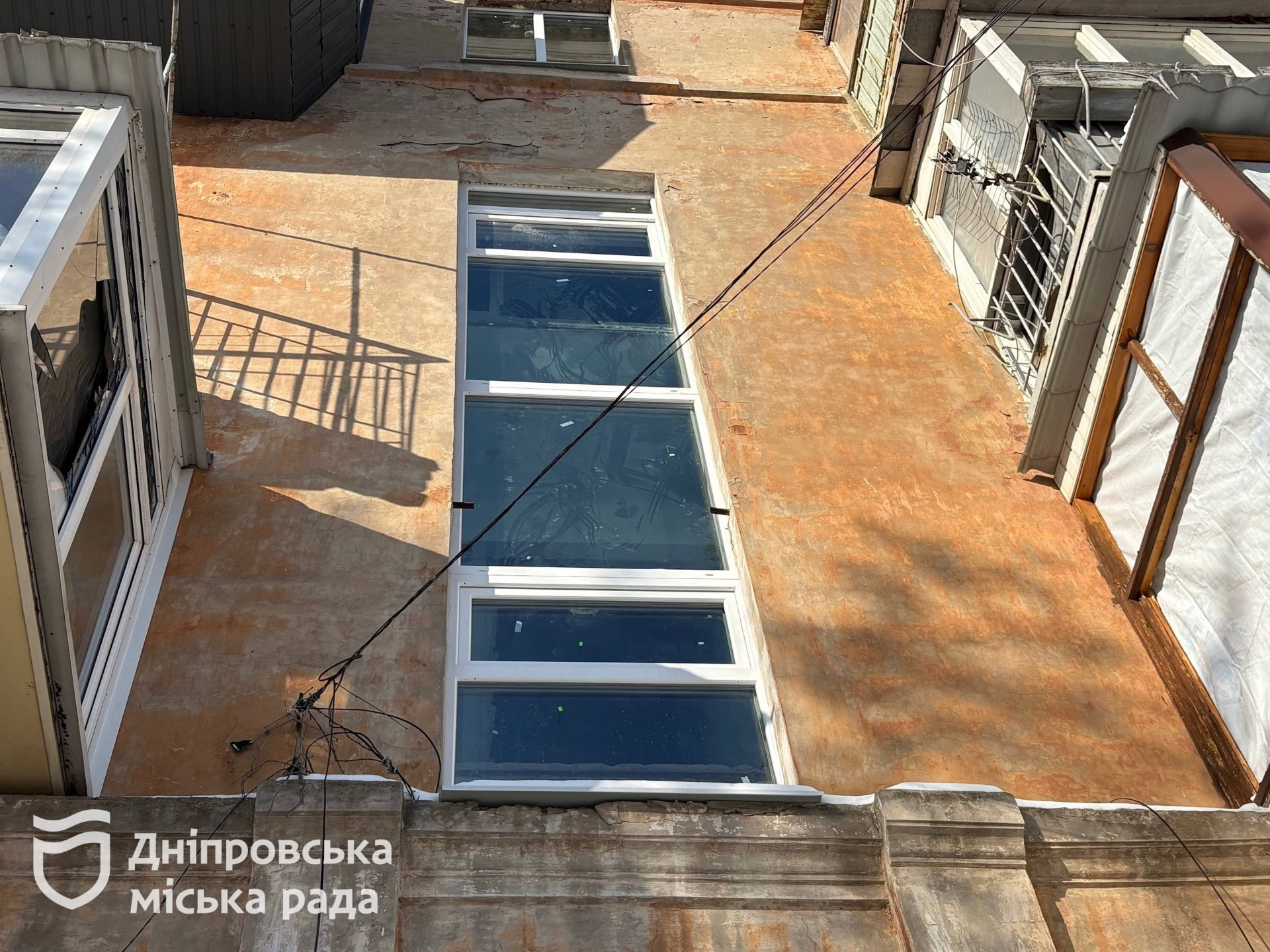 У Дніпрі в Придніпровську відновили багатоквартирний будинок після атаки РФ