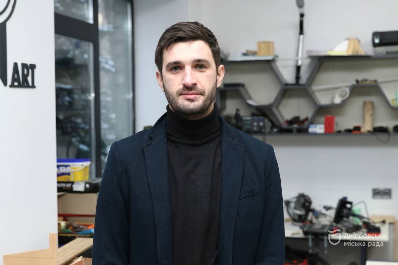 Юні техніки з Дніпра створюють модульні годівниці для тварин прифронтових громад