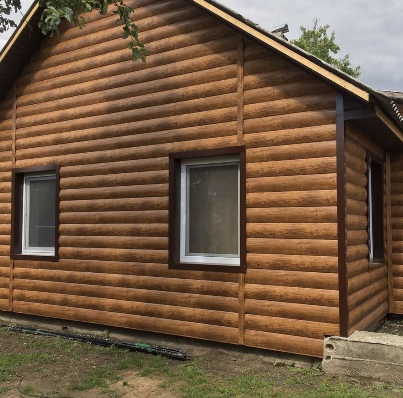 Які плюси та мінуси ви отримаєте, якщо встановите металевий блок хаус на свій будинок