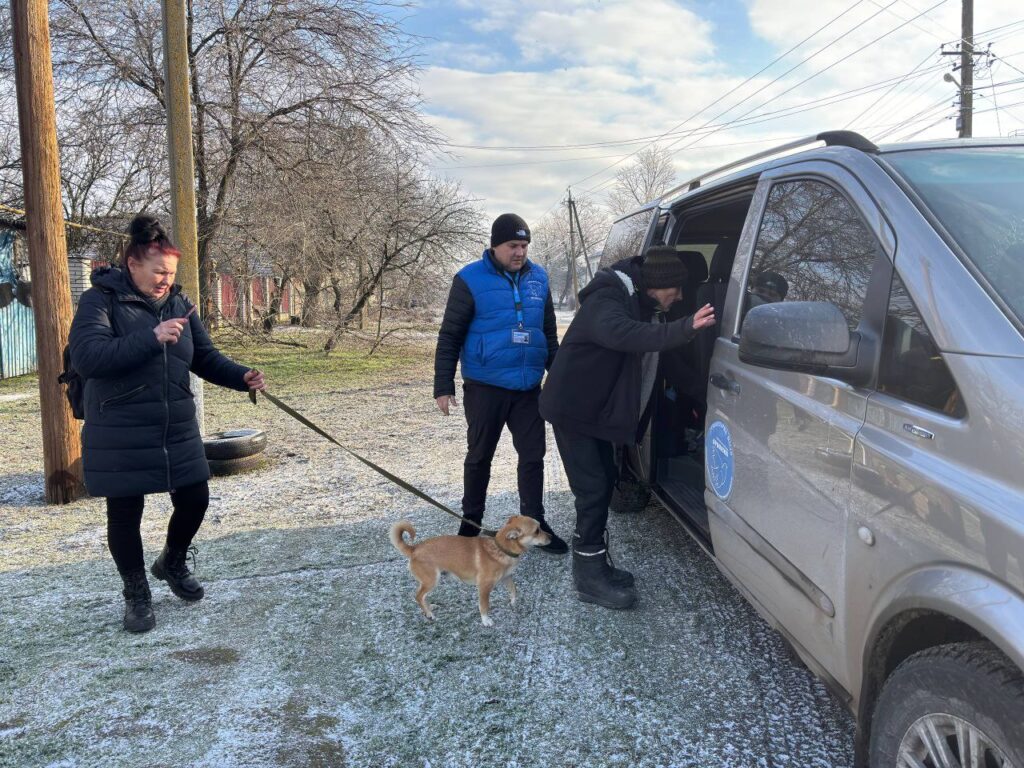Евакуація з прифронтових громад Дніпровщини: перелік організацій, які допомагають людям