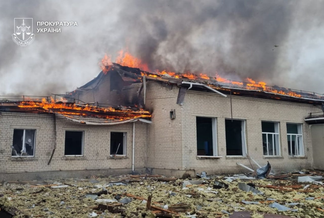 Удар КАБами по Дніпровщині: під завалами шукають чотирьох людей