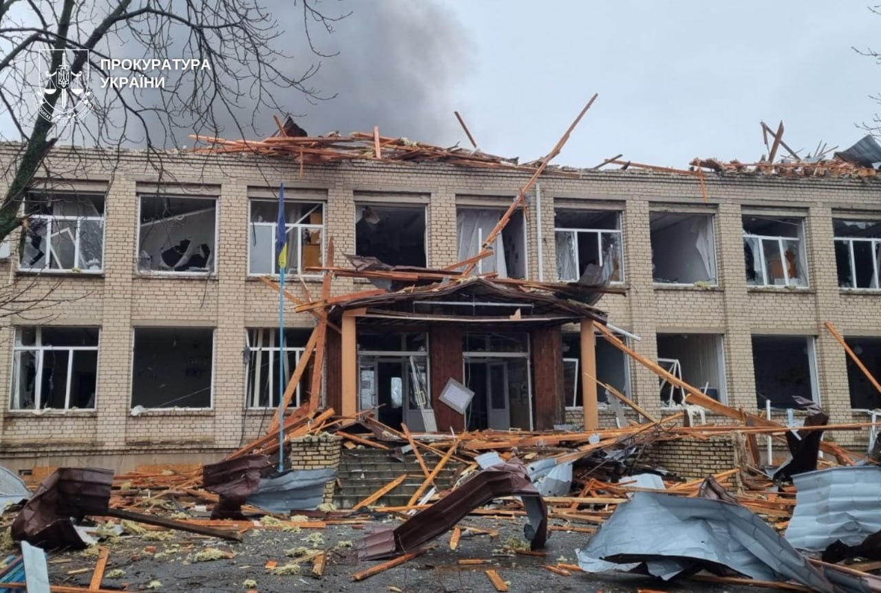 Удар КАБами по Дніпровщині: під завалами шукають чотирьох людей