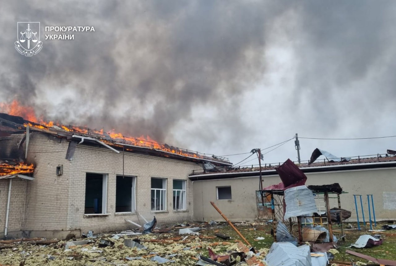 Удар КАБами по Дніпровщині: під завалами шукають чотирьох людей