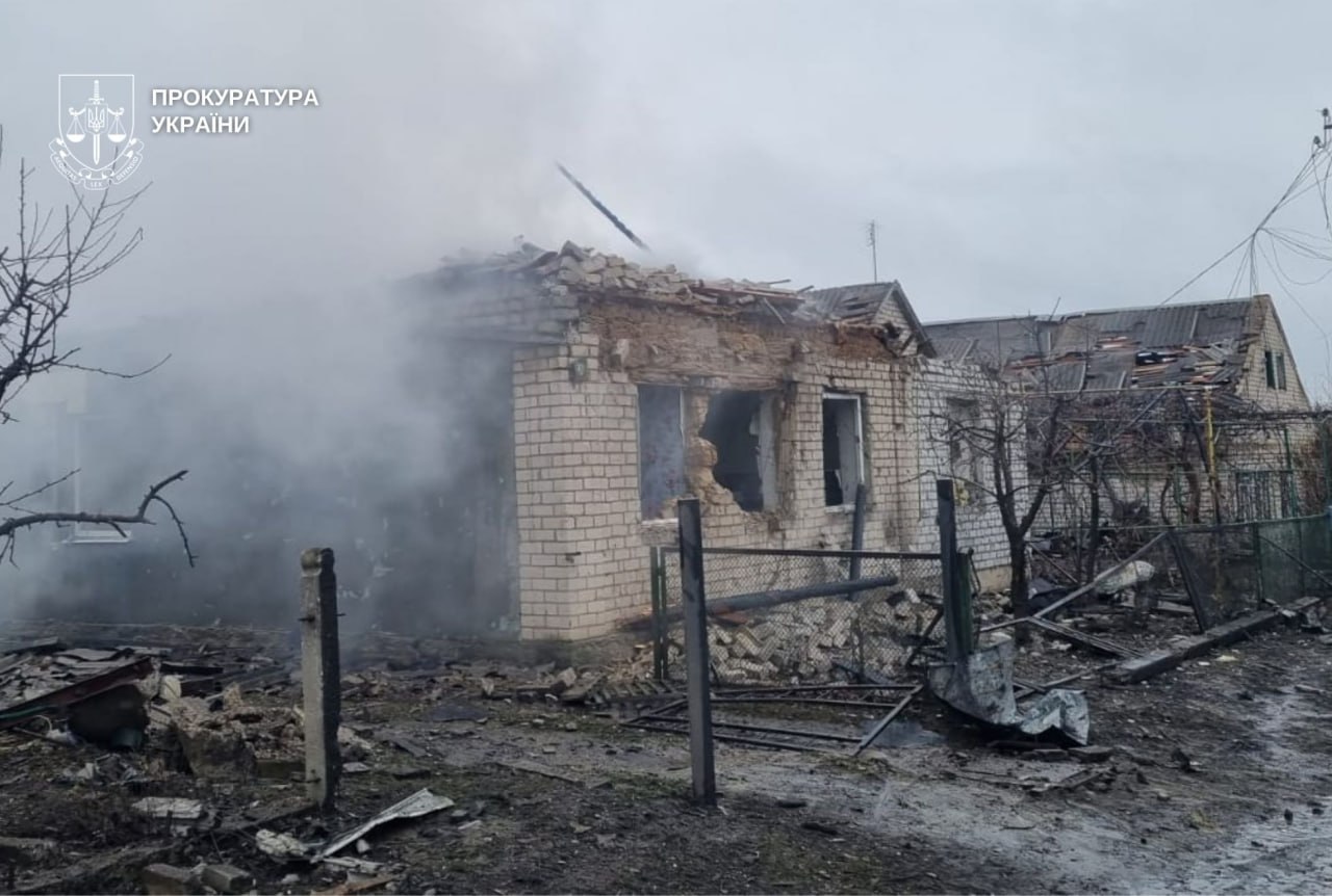 Удар КАБами по Дніпровщині: під завалами шукають чотирьох людей