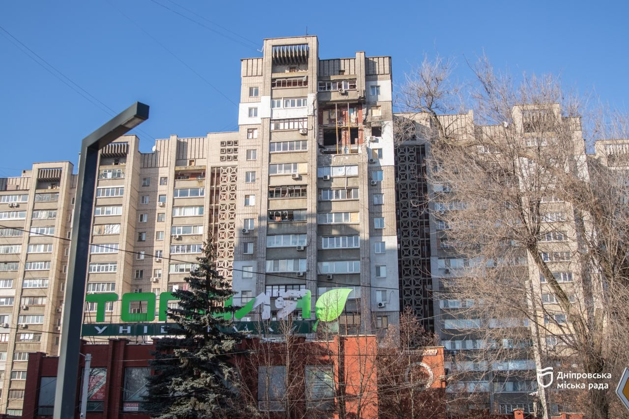 Після удару «шахеда» по будинку на Тополі: у Дніпрі завершують демонтаж аварійних конструкцій