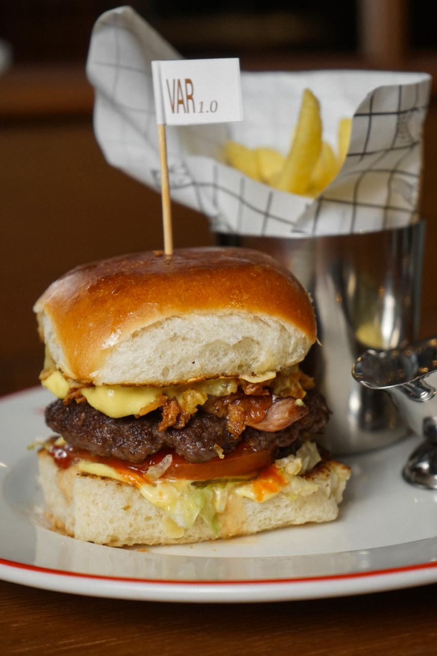 VarBurger у Дніпрі повертається після реновації – з новою назвою, інтер’єром та концептом