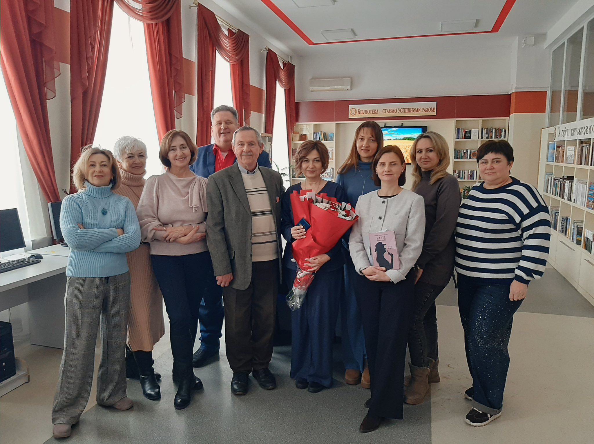 Шахтарка з Дніпровщини стала авторкою детективів і вступила до Національної спілки письменників