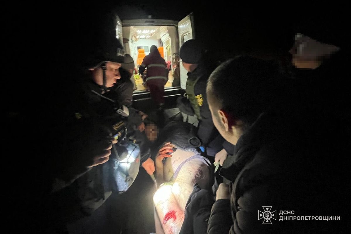 Троє поранених та понад 20 атак: ворог обстріляв три райони Дніпровщини