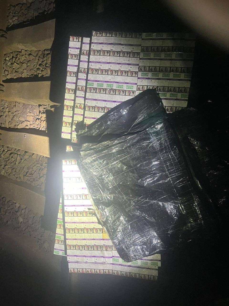 Контрабанда під рудою: митники знайшли сигарети у потязі з Кривого Рогу до Словаччини