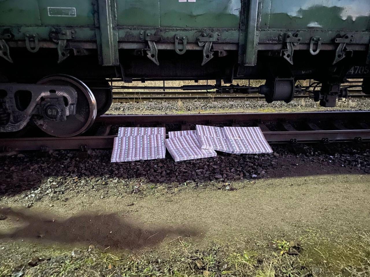 Контрабанда під рудою: митники знайшли сигарети у потязі з Кривого Рогу до Словаччини