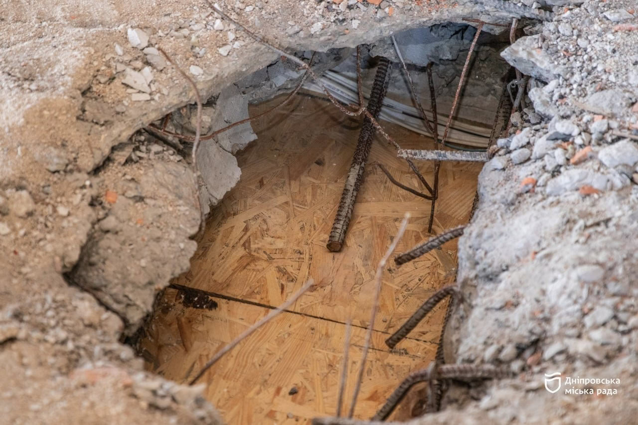 Після удару «шахеда» по будинку на Тополі: у Дніпрі завершують демонтаж аварійних конструкцій