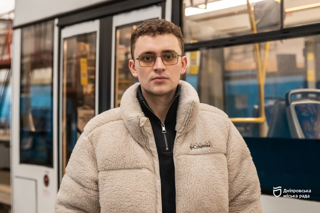 До Дня Героїв Небесної Сотні на електротранспорті Дніпра розмістили плакати молодої дизайнерки