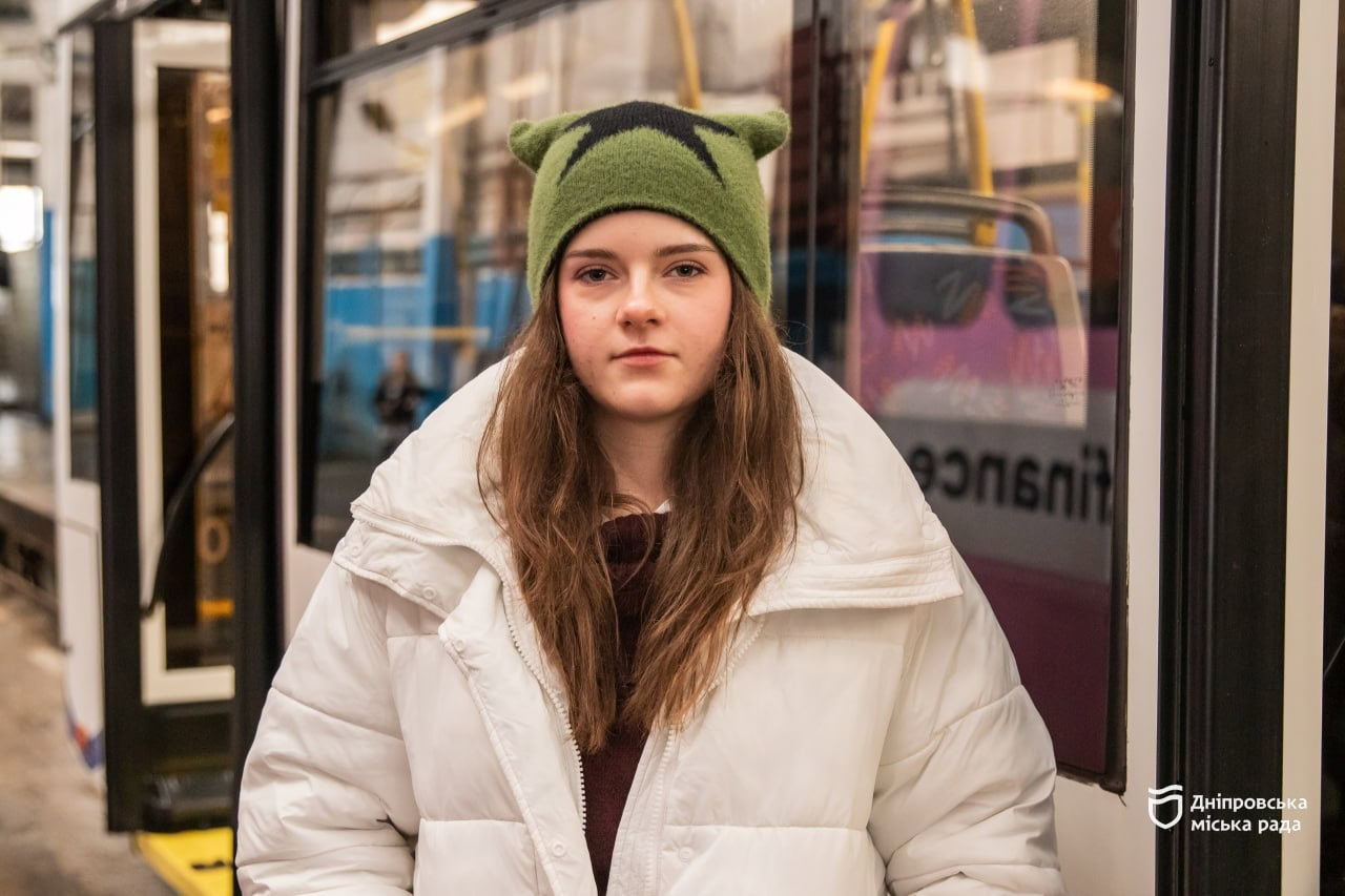 До Дня Героїв Небесної Сотні на електротранспорті Дніпра розмістили плакати молодої дизайнерки