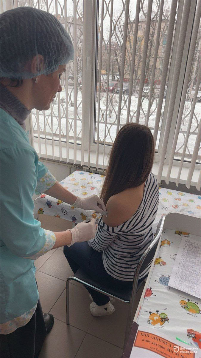 Понад 90 % захисту від раку: у Дніпрі стартувала безоплатна вакцинація дівчат проти ВПЛ