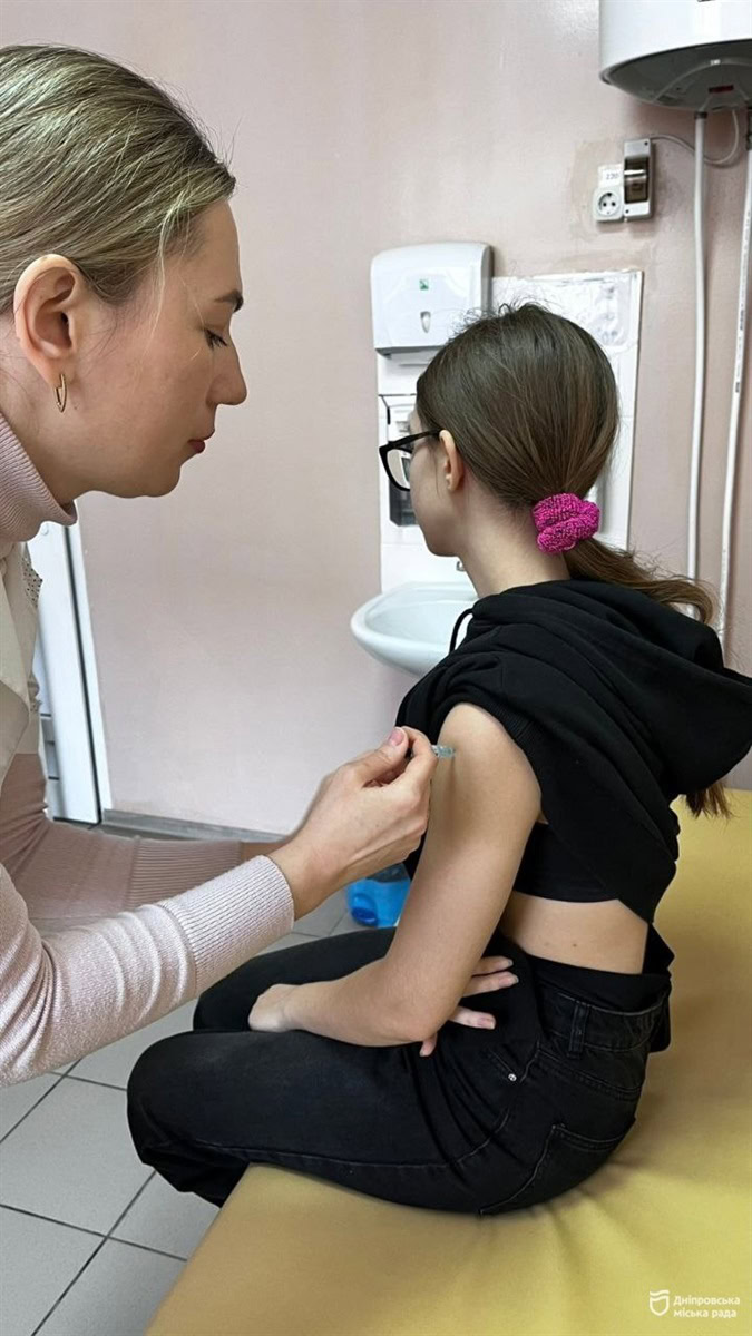 Понад 90 % захисту від раку: у Дніпрі стартувала безоплатна вакцинація дівчат проти ВПЛ