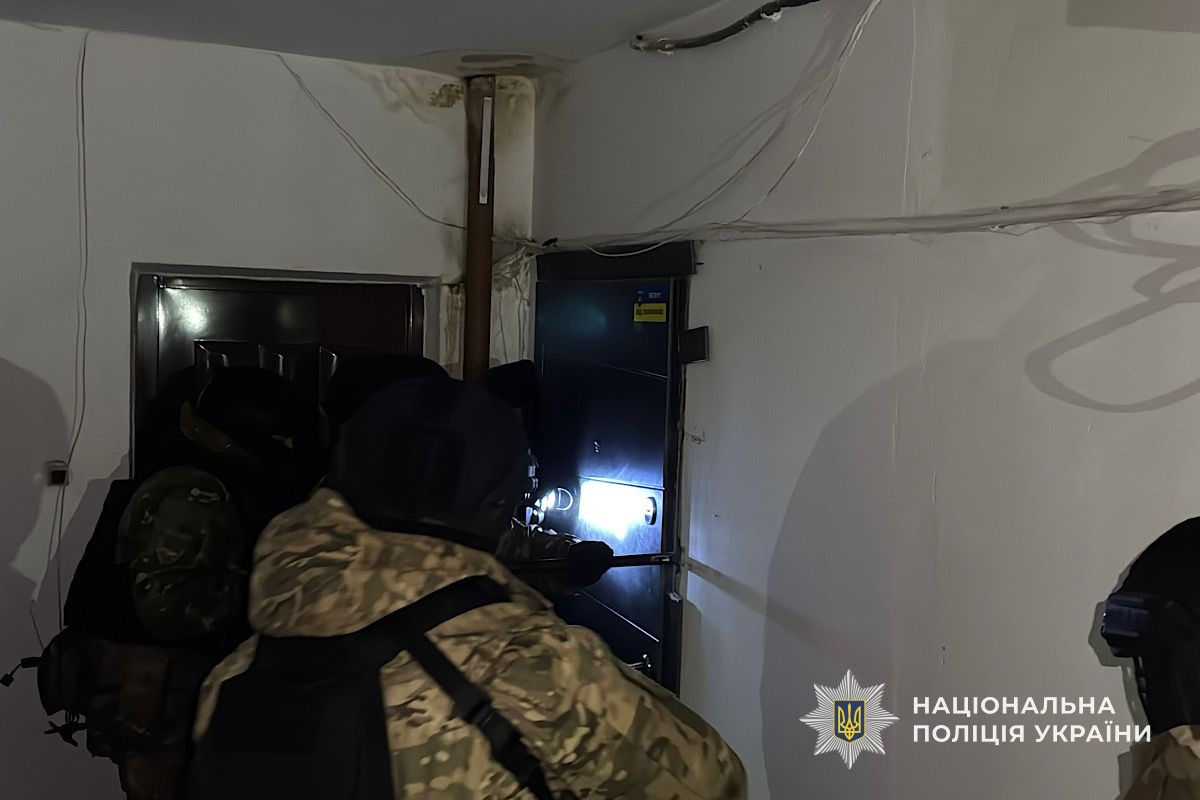 Наркотики на 3,5 млн грн: у Кривому Розі перекрили канал збуту військовим