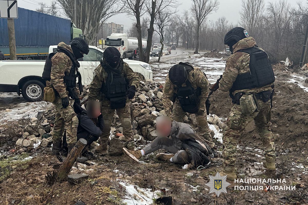 Наркотики на 3,5 млн грн: у Кривому Розі перекрили канал збуту військовим