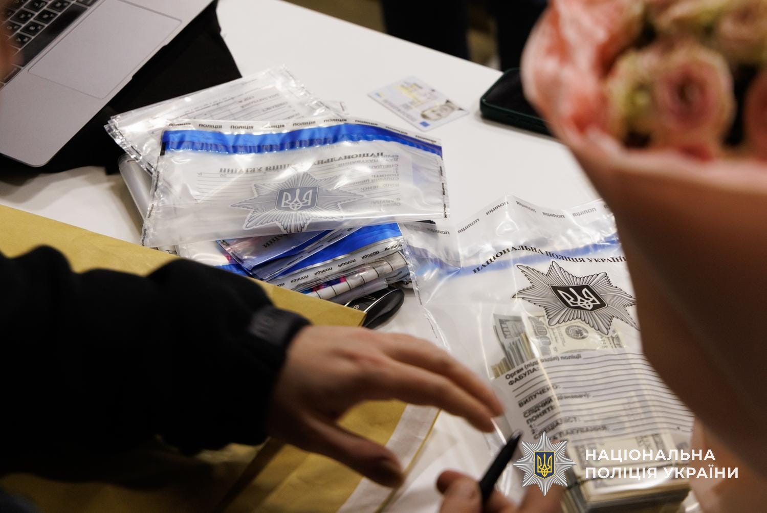 Майже 21 млн грн і 11 затриманих: у Дніпрі ліквідували мережу шахрайських кол-центрів