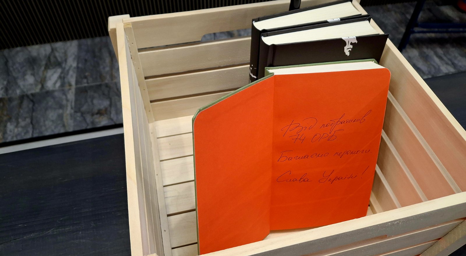 Книга замість валентинки: у Дніпрі збирають видання для фронту