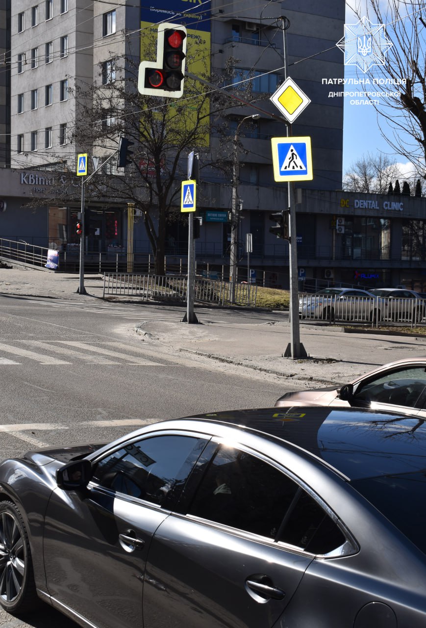 Новий сигнал світлофорів у Дніпрі: як тепер правильно повертати і не отримати штраф