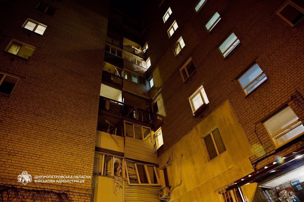 Дніпро після масованої нічної атаки дронів: 10 поранених, серед них 12-річний хлопчик