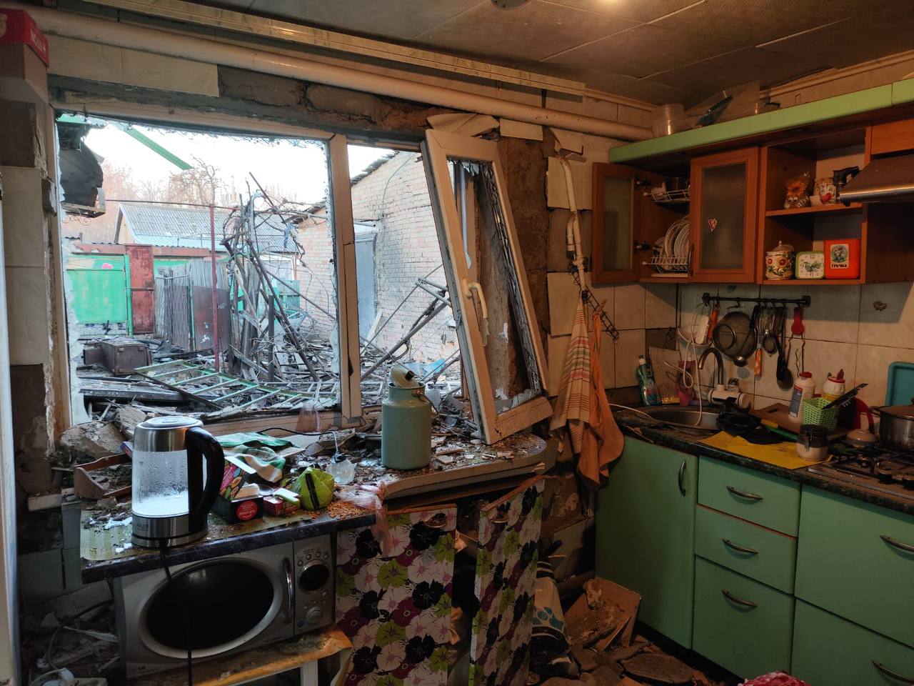 Дніпро після масованої нічної атаки дронів: 10 поранених, серед них 12-річний хлопчик