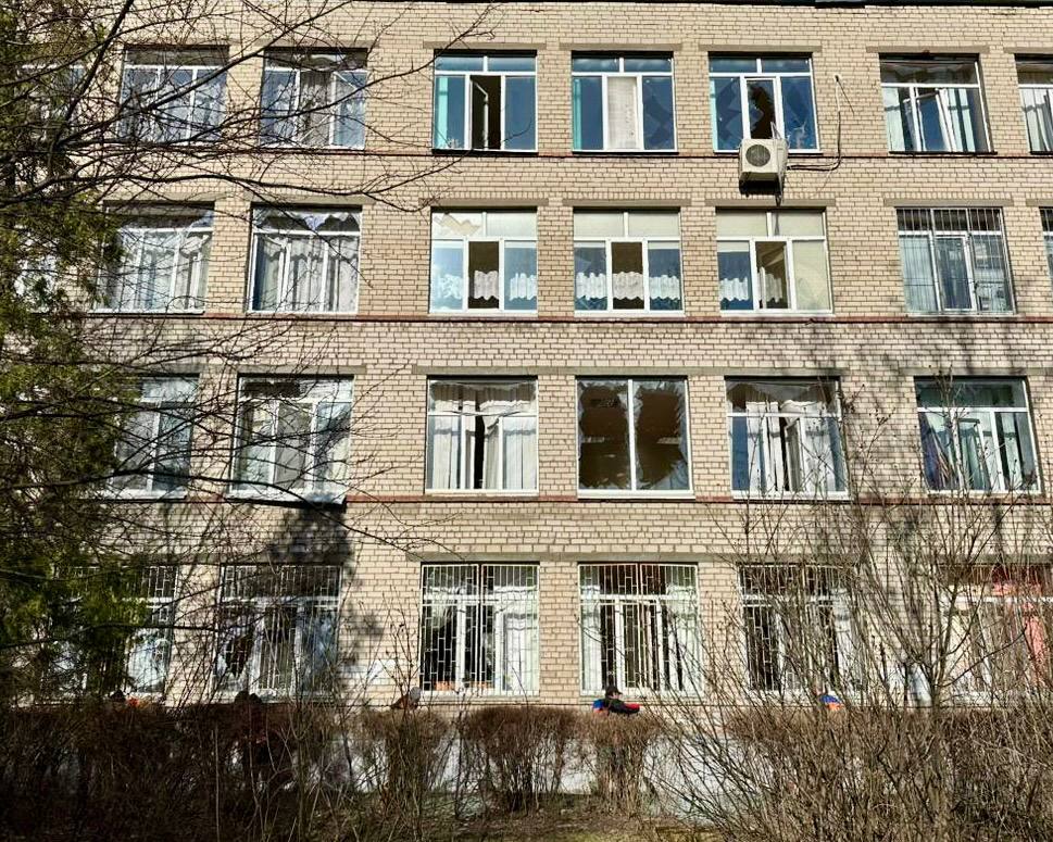 Двоє поранених і понад 140 розбитих квартир: що відбувається в Дніпрі після обстрілу