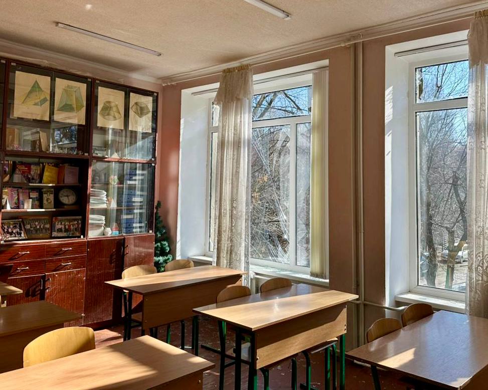 Двоє поранених і понад 140 розбитих квартир: що відбувається в Дніпрі після обстрілу