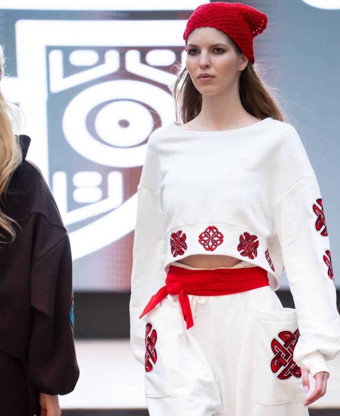 Українська етно-мода на подіумі Мілана: дизайнер із Дніпра показав колекцію на Milan Fashion Week