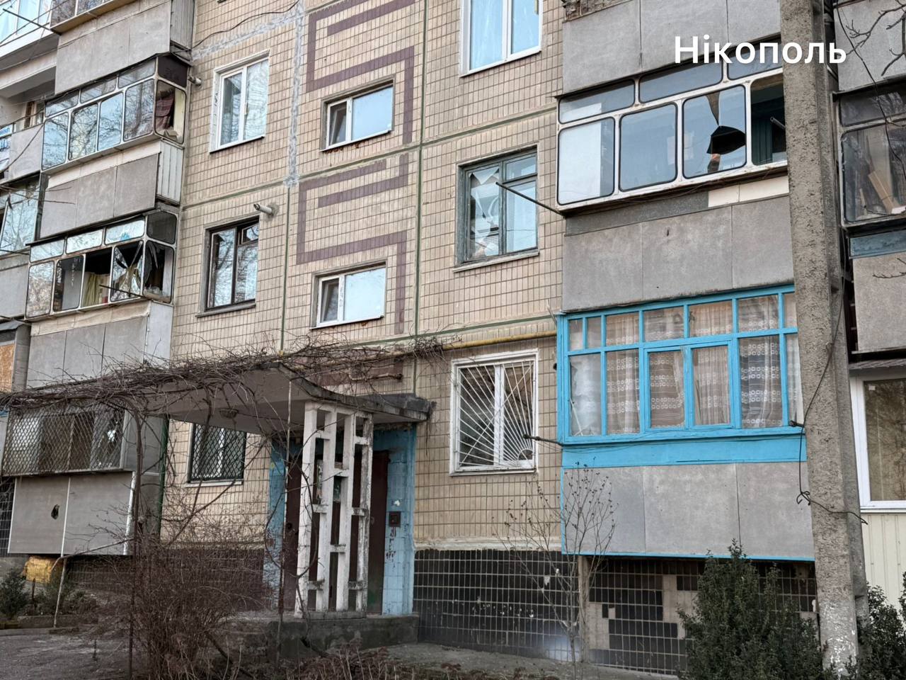 Майже 20 атак за ніч: на Дніпровщині двоє поранених, зруйновано будинки