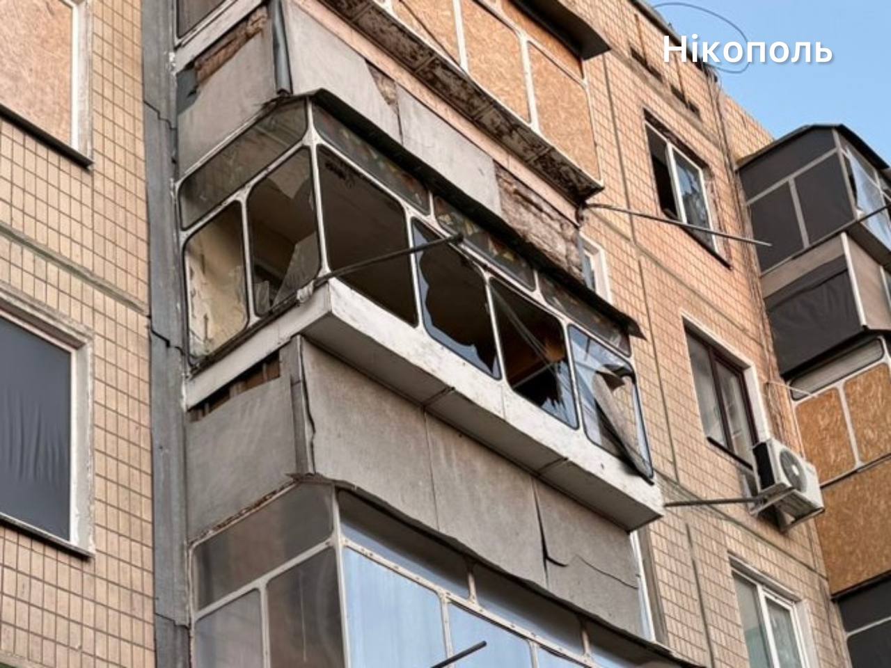 Майже 20 атак за ніч: на Дніпровщині двоє поранених, зруйновано будинки