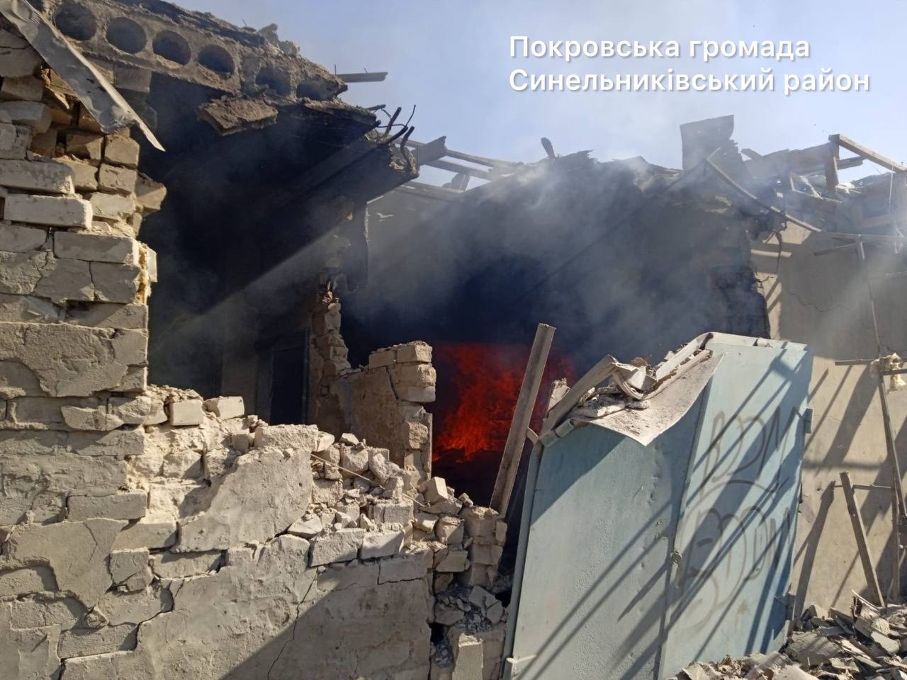 Майже 20 атак за ніч: на Дніпровщині двоє поранених, зруйновано будинки