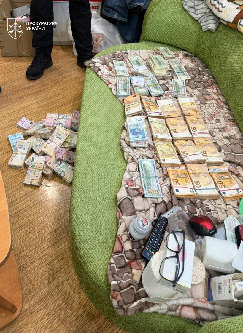 Мільйони на обороні: п’ять посадовців на Дніпровщині під підозрою у розкраданні державних коштів