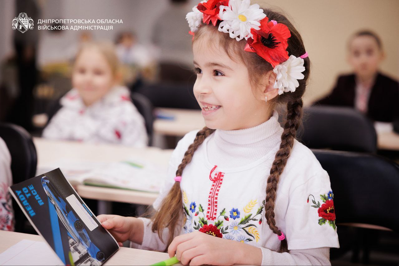 На Дніпровщині відкрили підземну школу: діти навчаються на глибині третього поверху