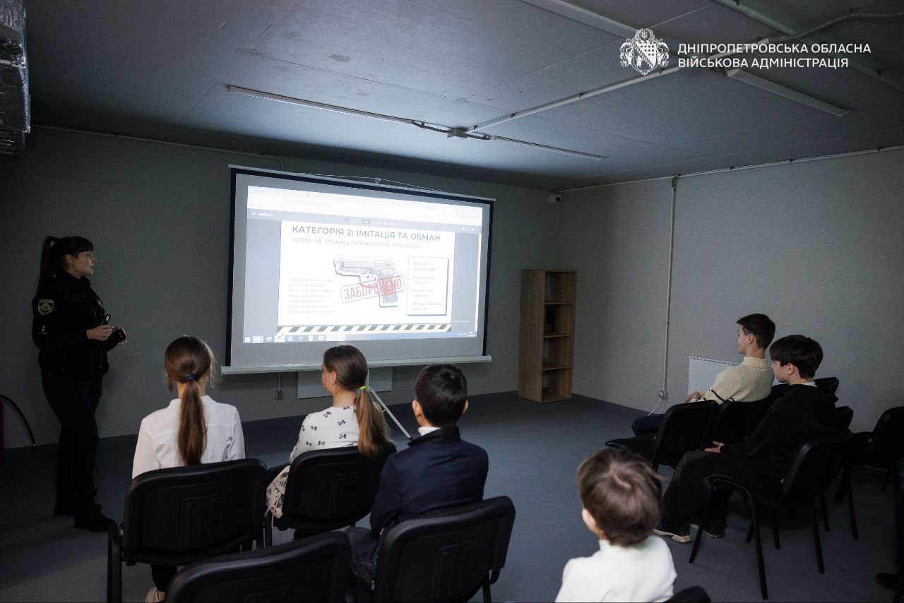 На Дніпровщині відкрили підземну школу: діти навчаються на глибині третього поверху