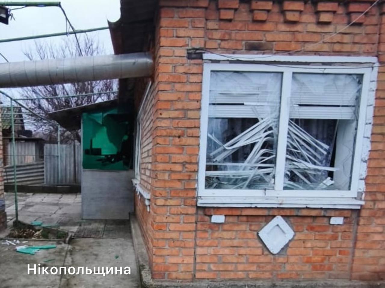 Удари по трьох районах: що відомо про нічну атаку на Дніпровщину