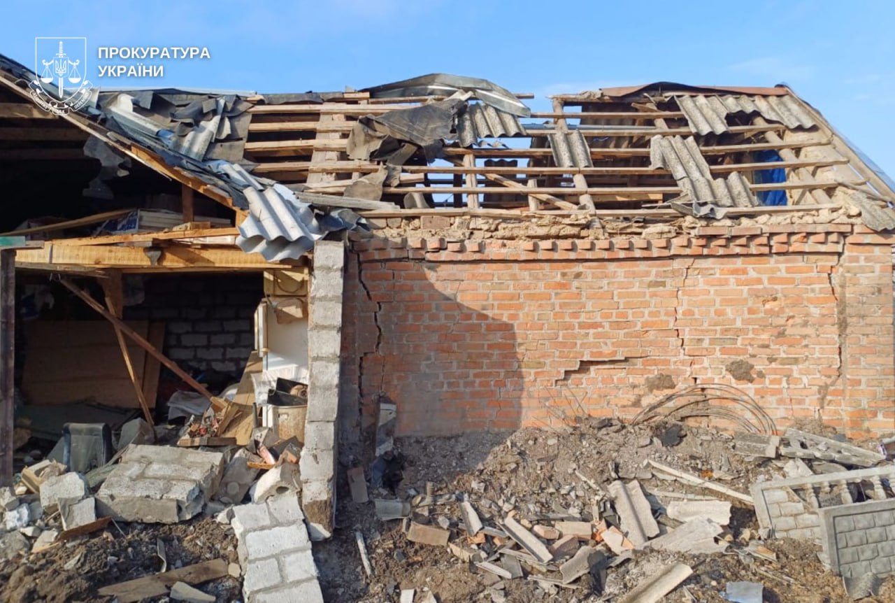 16 ударів за ніч по Дніпровщині: двоє поранених, пошкоджені будинки і пожежна частина