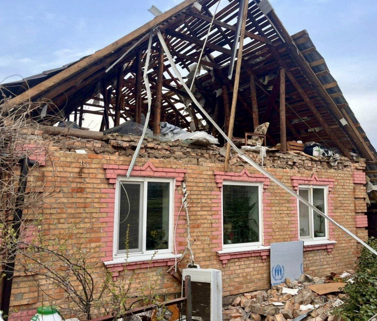 Нікопольщина і Синельниківщина після нічних ударів: поранена 76-річна жінка