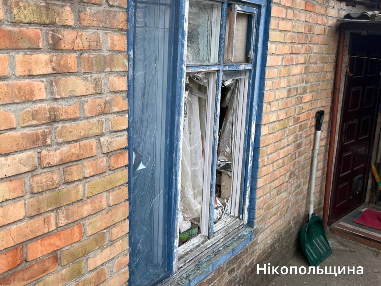 Нікопольщина і Синельниківщина після нічних ударів: поранена 76-річна жінка