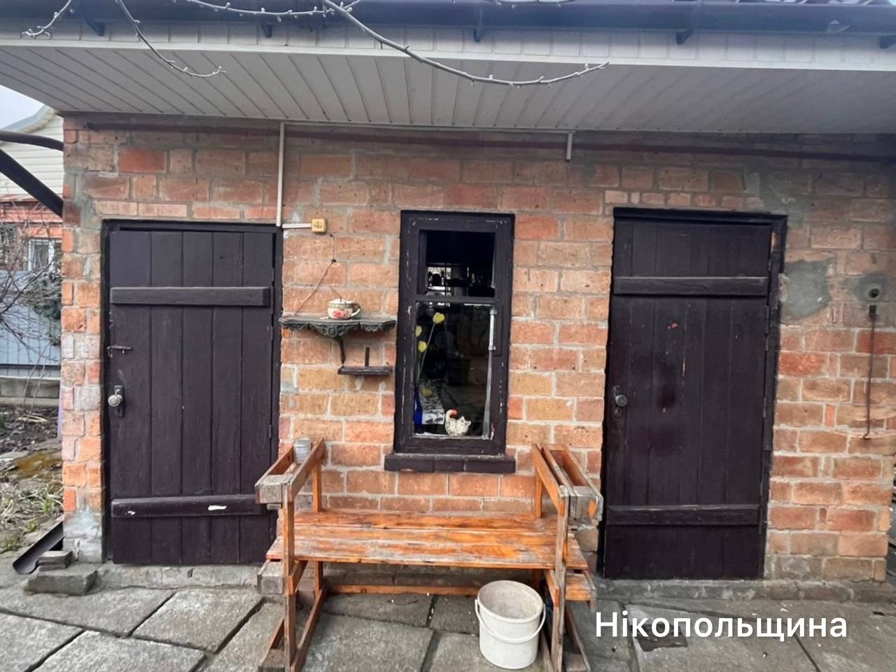 Нікопольщина і Синельниківщина після нічних ударів: поранена 76-річна жінка