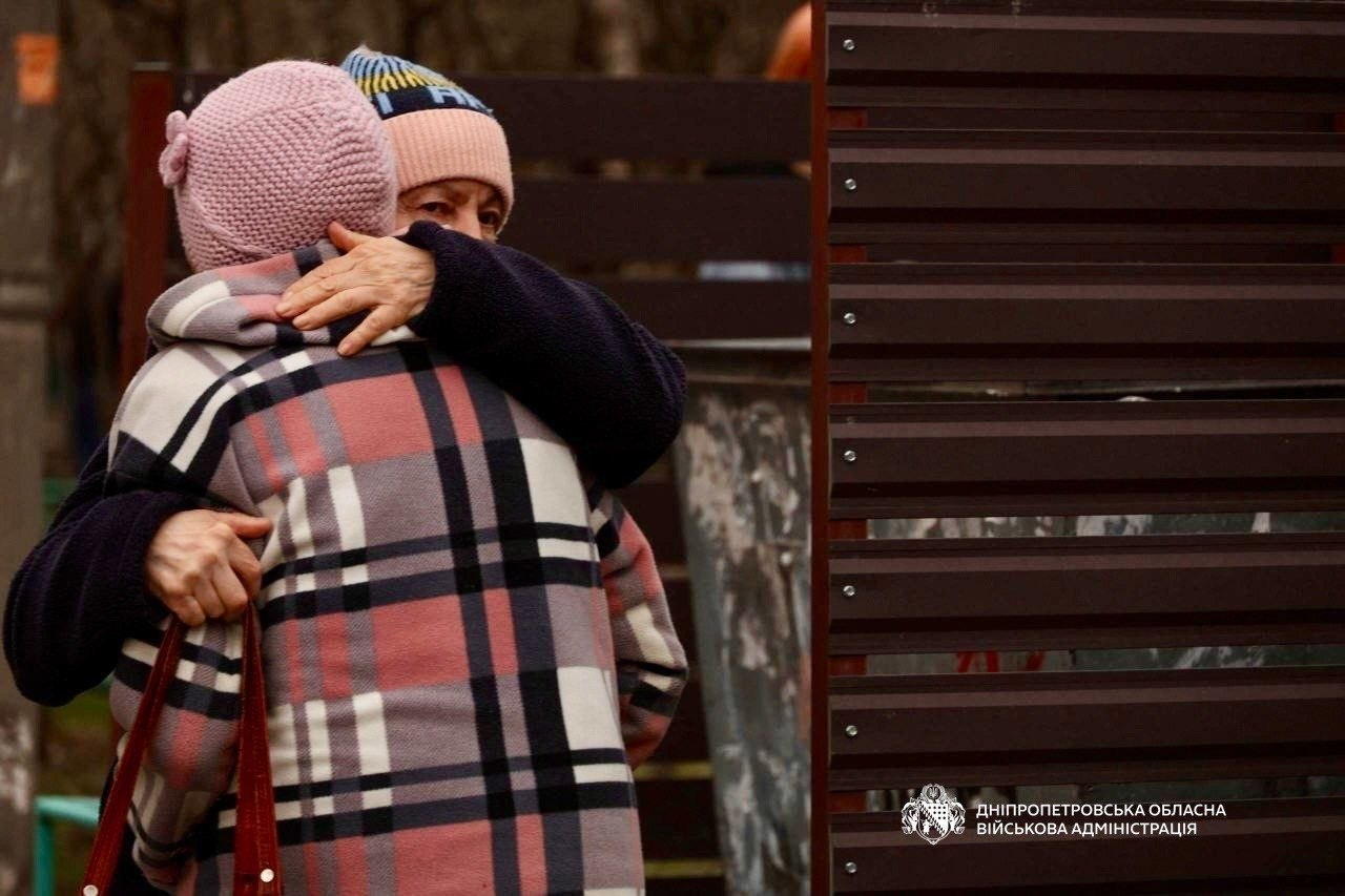 Дніпро атакували безпілотники: пошкоджено 14-поверховий будинок, є поранені (ОНОВЛЕННЯ)