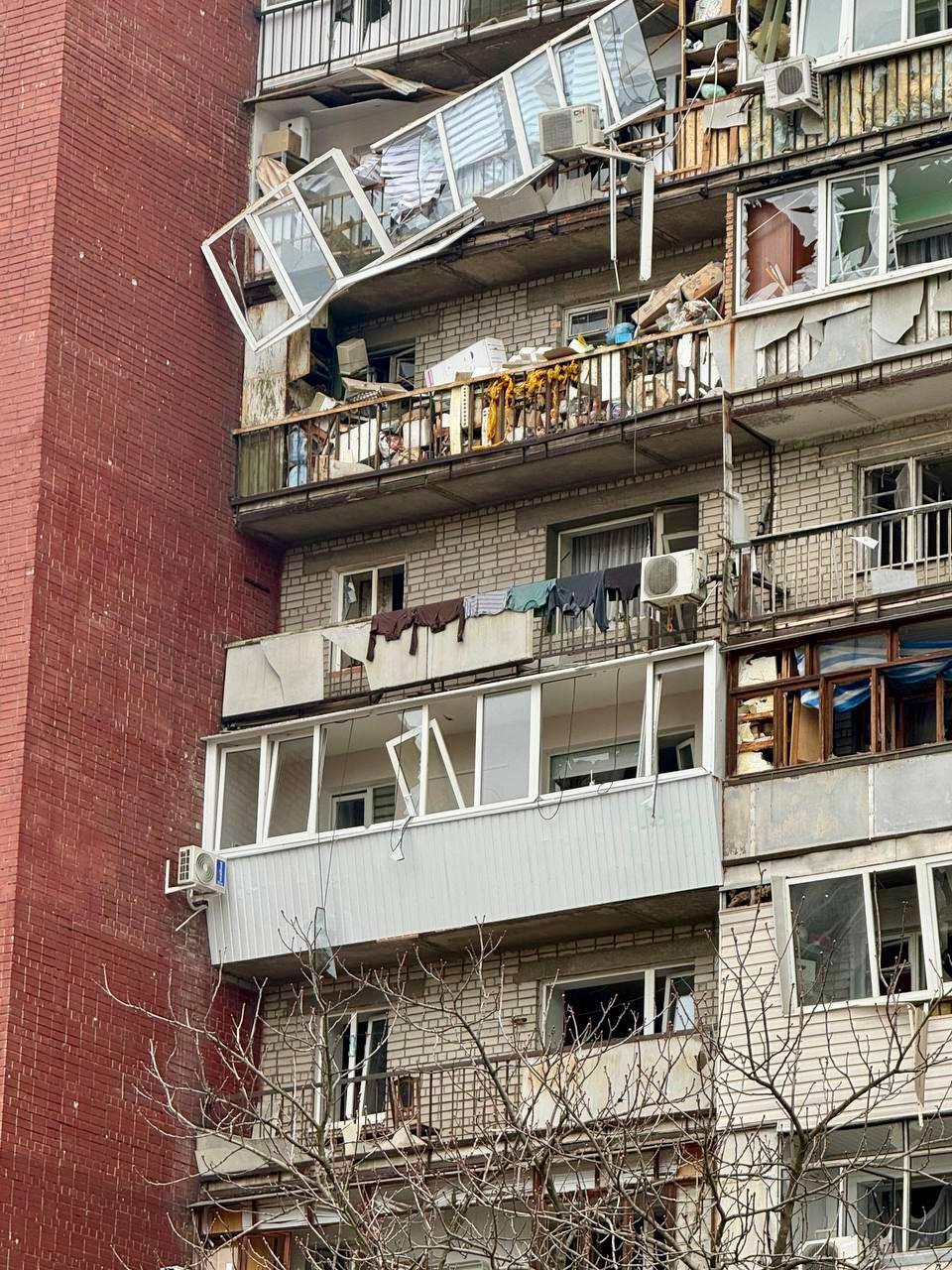 Пошкоджені багатоповерхівки та дитсадки: наслідки ранкової атаки по Дніпру