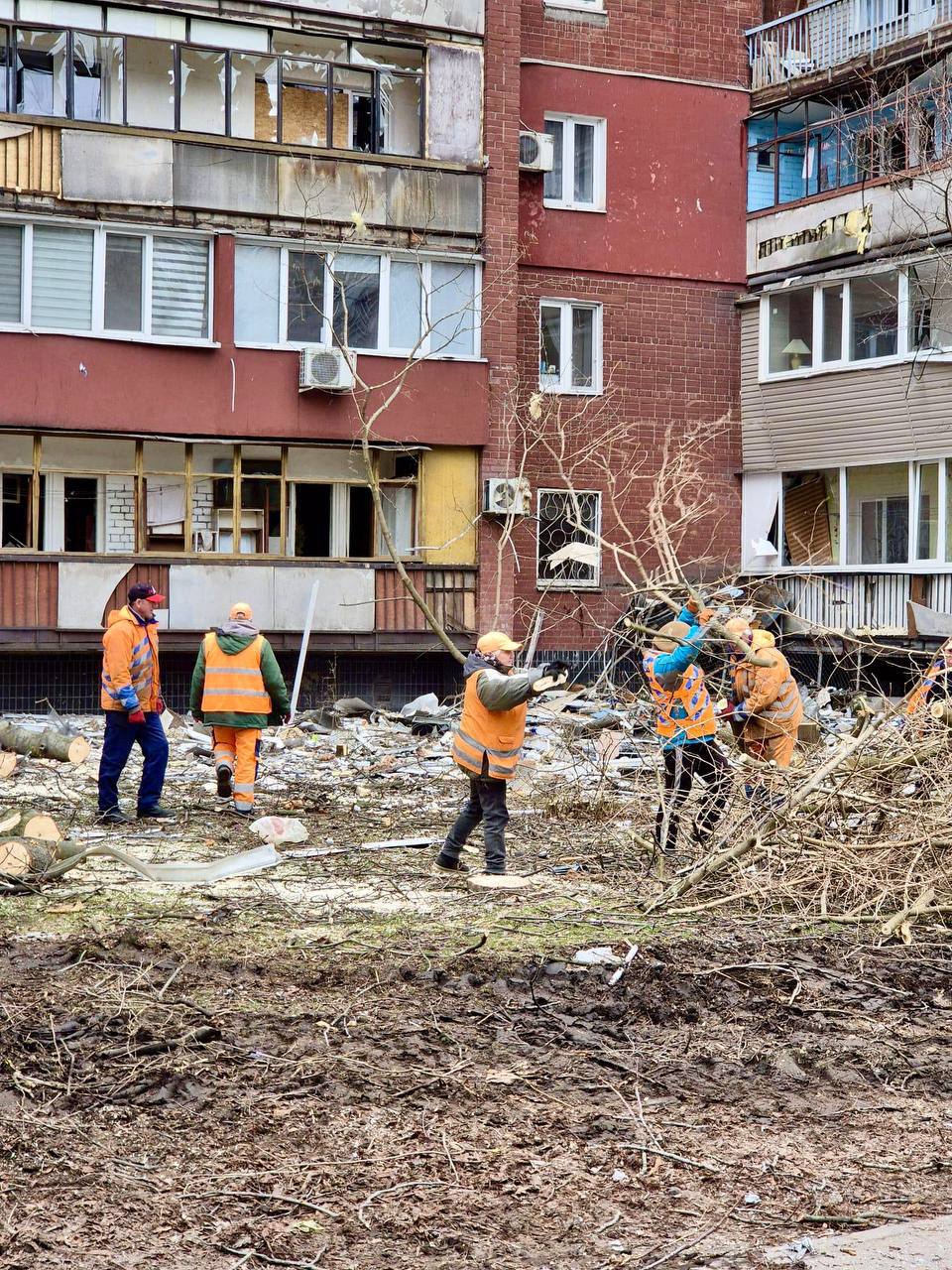 Пошкоджені багатоповерхівки та дитсадки: наслідки ранкової атаки по Дніпру