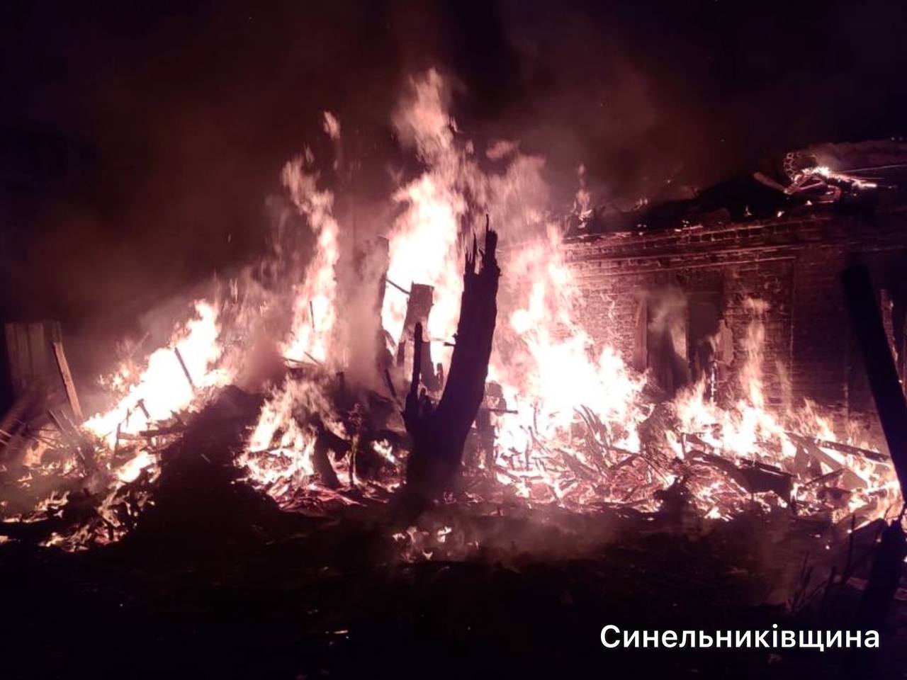 Ворог атакував область: три райони під ударами, у Дніпрі пошкоджена багатоповерхівка