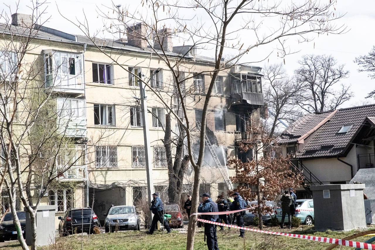 Обстріл у центрі Дніпра: пʼятеро поранених, пошкоджені сім будинків і гімназія