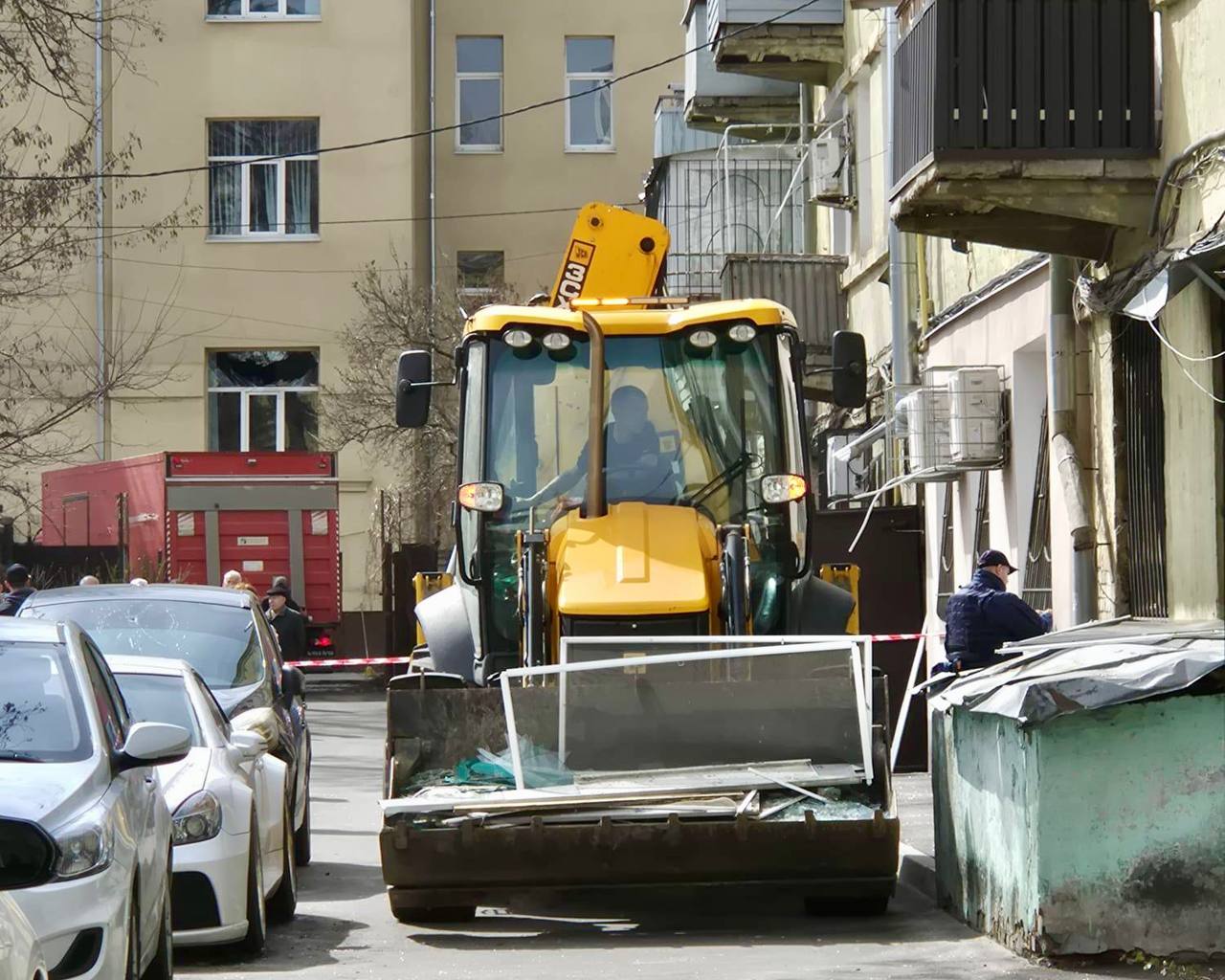 Обстріл у центрі Дніпра: пʼятеро поранених, пошкоджені сім будинків і гімназія
