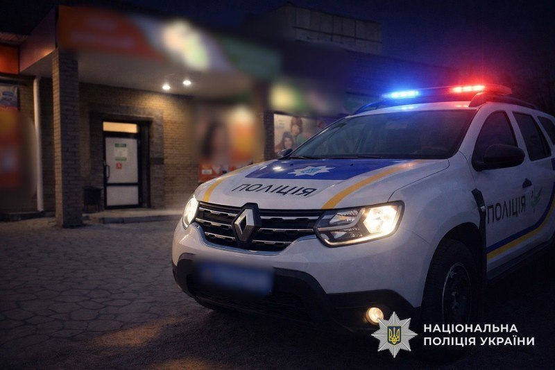 У Марганці 17-річний підліток вчинив напад на працівницю магазину – справу передали до суду