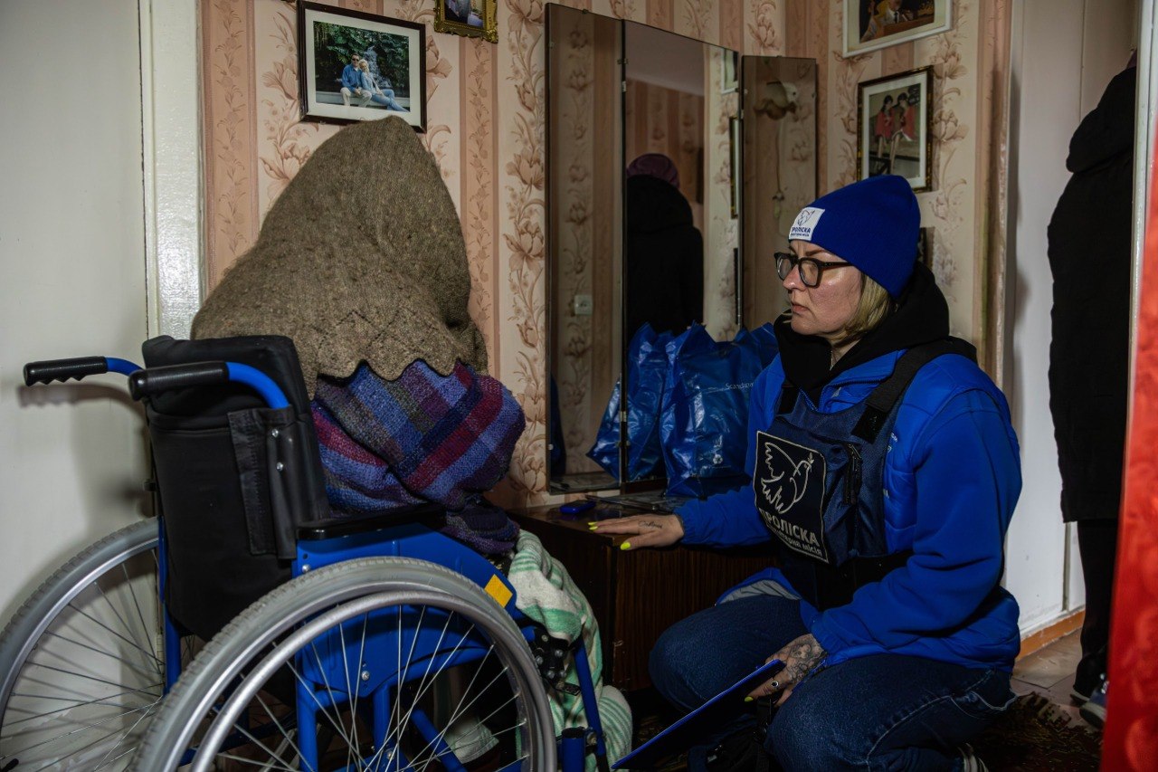 Як Дніпро оговтується після двох атак – фоторепортаж із місць ударів