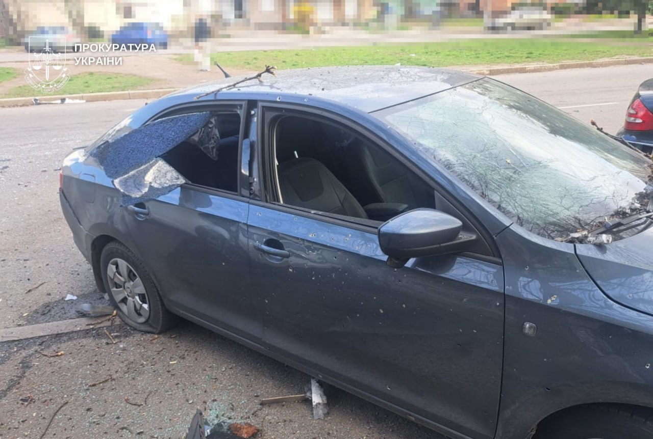 У Нікополі FPV-дрон поранив вісьмох людей – пошкоджений будинок і магазини